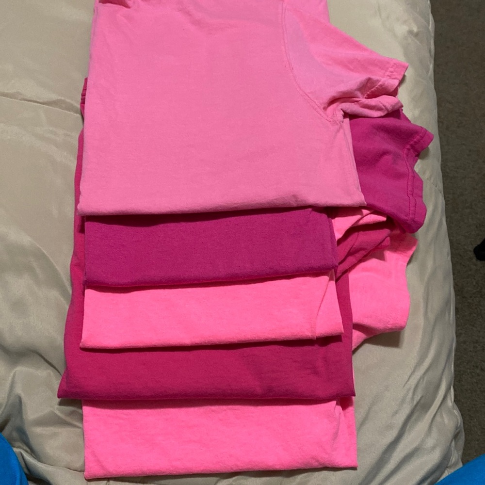 5 pack of tees size Small
